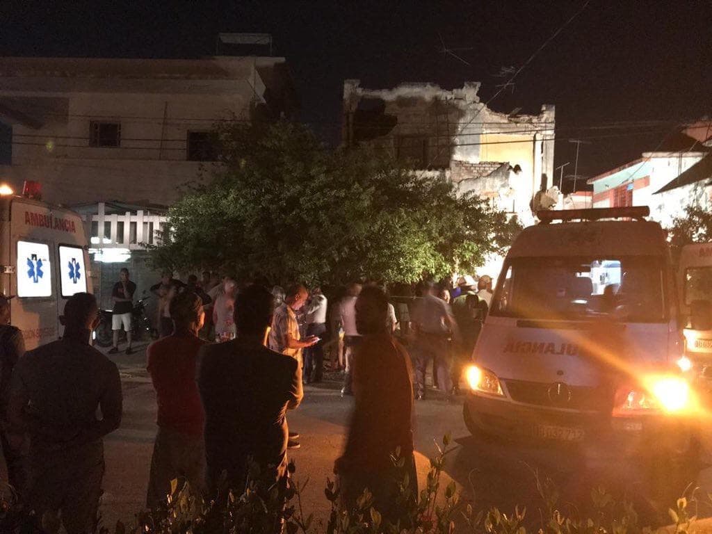 Este martes el régimen asegura que les había entregado los apartamentos y que ellas vivían en esas condiciones por su conveniencia, algo que niegan los familiares de las víctimas. 
<br>