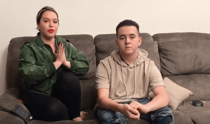 Mientras tanto, Ayana Rivera no detuvo sus señalamientos sobre sus primos y alegó que 
<b><a href="https://www.univision.com/entretenimiento/matones-torturas-y-una-orden-judicial-las-nuevas-acusaciones-de-las-primas-de-chiquis-que-dan-miedo-video">Chiquis le ordenó a un individuo que le diera una paliza</a></b> a otro que presumía tener fotos de Johnny López desnudo.