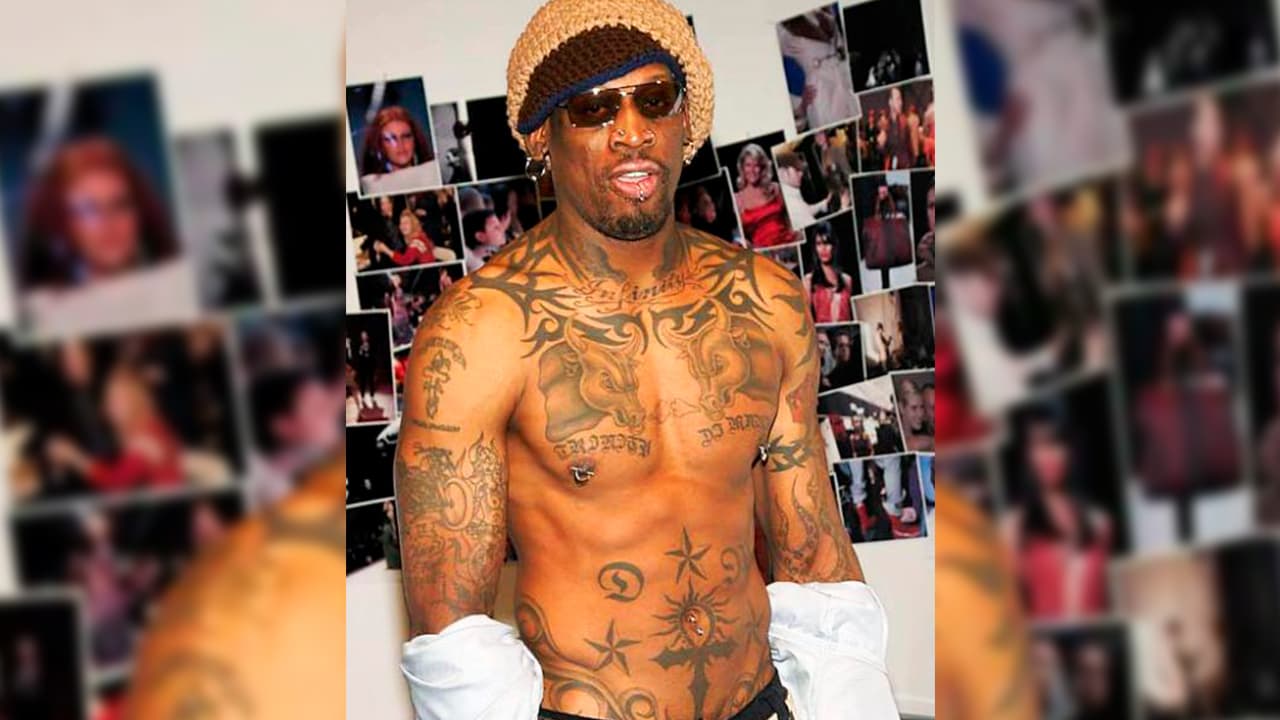 En el abdomen luce la inicial de su nombre de pila, unas estrellas y una cruz.