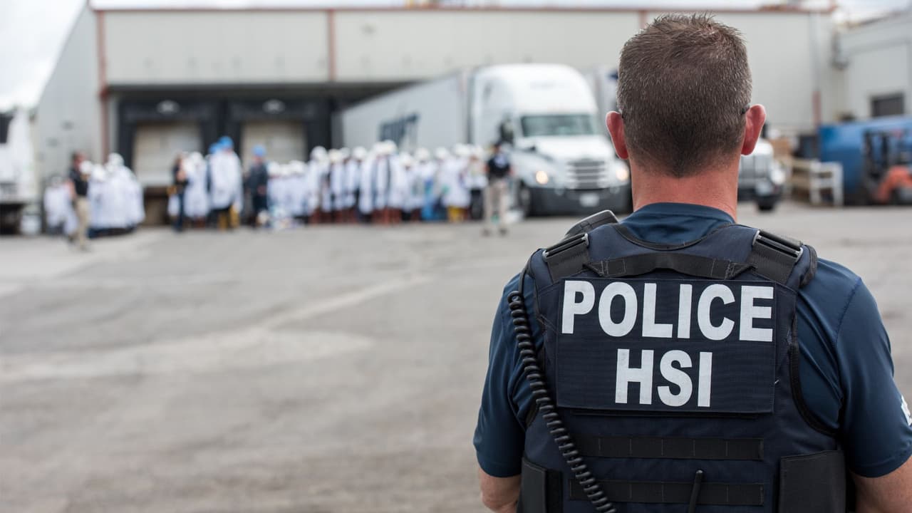 Residentes denuncian operativo de ICE en plaza comercial hispana de Tampa