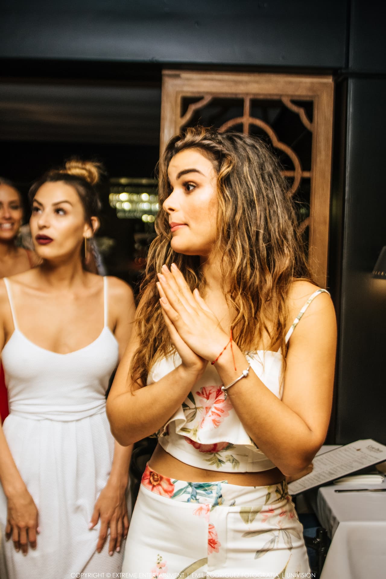 Clarissa tenía una sorpresa reservada para sus amigas cuando llegaron al restaurante Altavista.