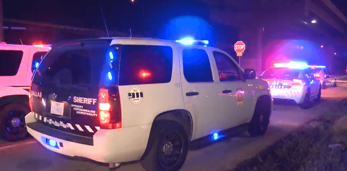 Muere niño de 5 años que salió expulsado de un auto en un choque en la I-35E de Dallas