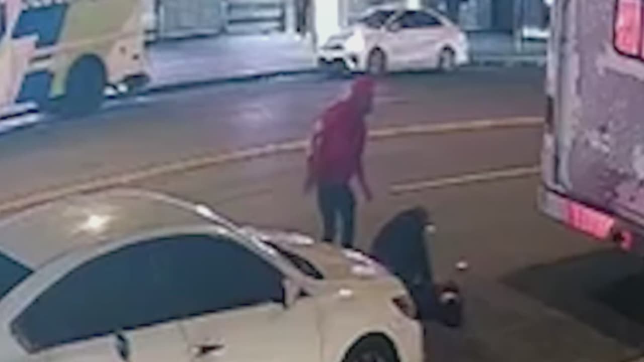 Una mujer es apuñalada de muerte con una botella de vidrio rota frente a un bar de El Bronx