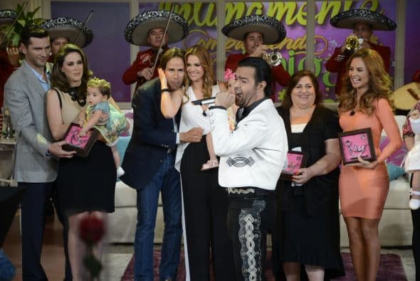 Pablo Montero le cantó a las mamitas