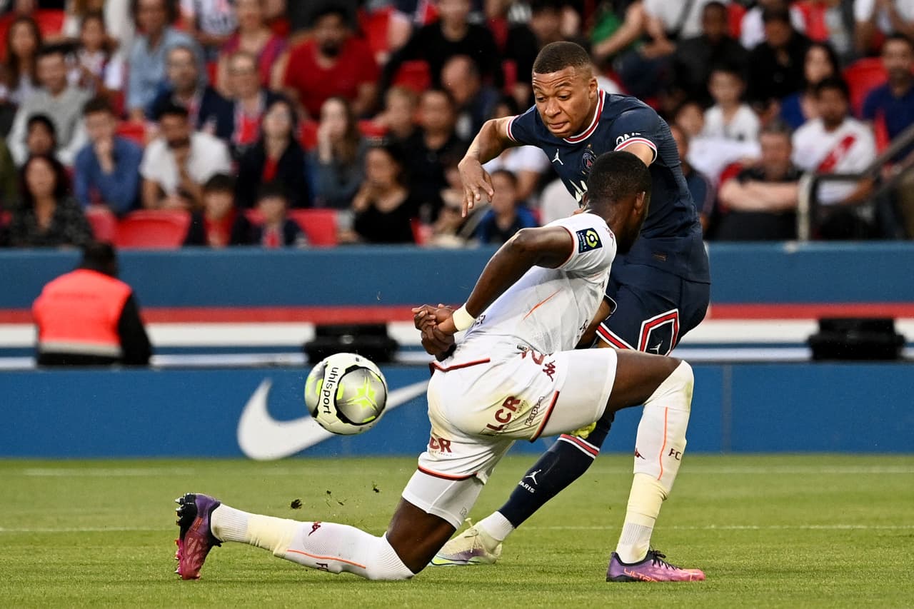 PSG golea 5-0 al Metz con hat-trick de Mbappé y goles de Neymar y Di María -en su despedida- en la Jornada 38 de la Ligue 1.