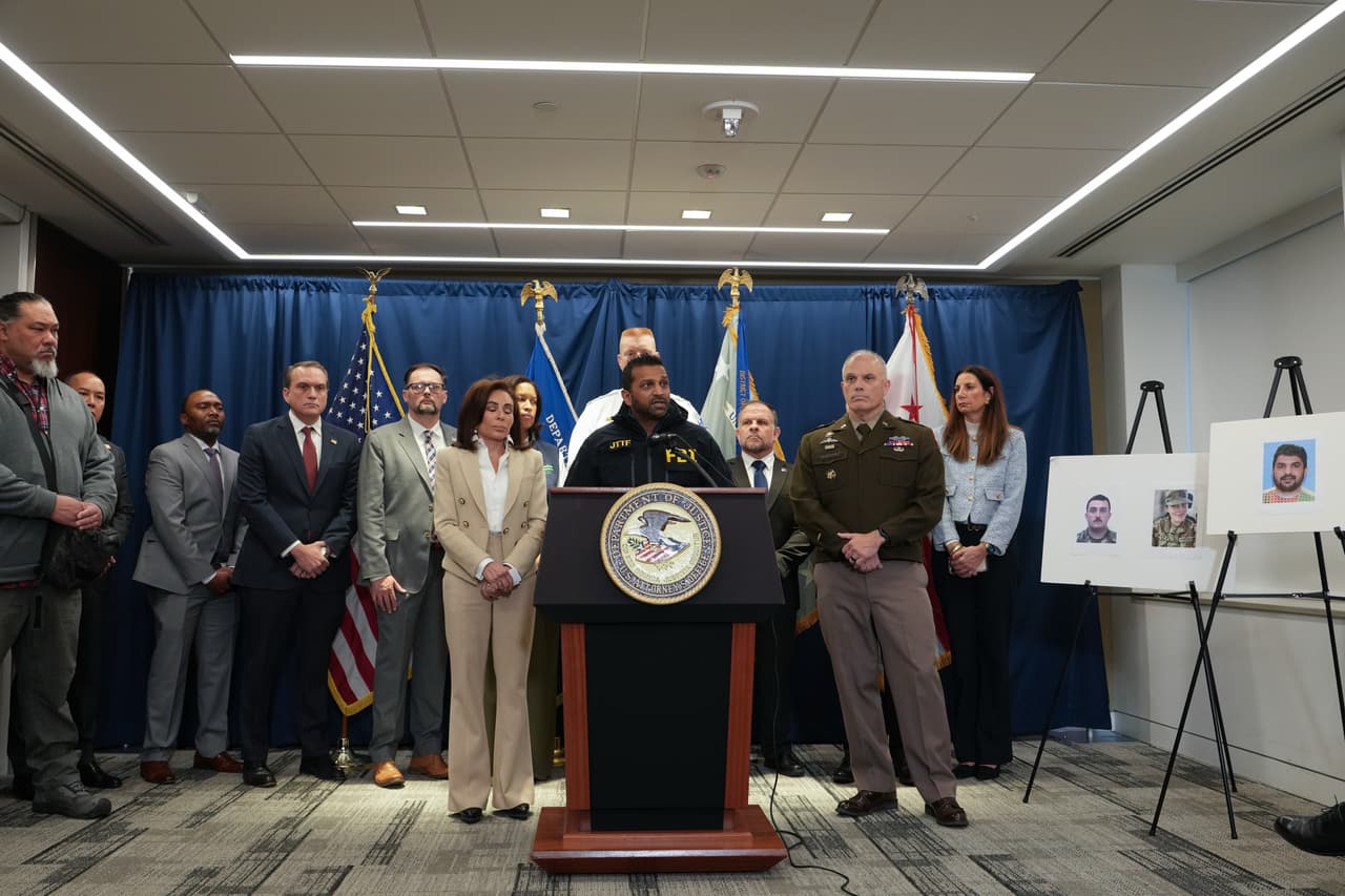 <b>Lakanwal portaba un revólver Smith & Wesson .357</b>. Esa arma, así como otros objetos, están siendo evaluados en un laboratorio en Quantico, Virginia.