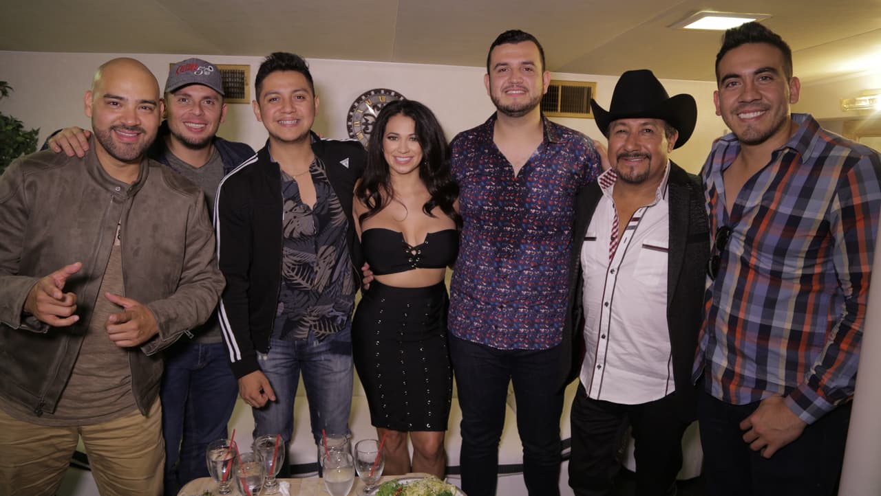 Raúl 'El Pelón', Carla Medrano y El Feo premiaron a sus oyentes con una noche inolvidable al lado de Calibre 50 en un bote privado.
