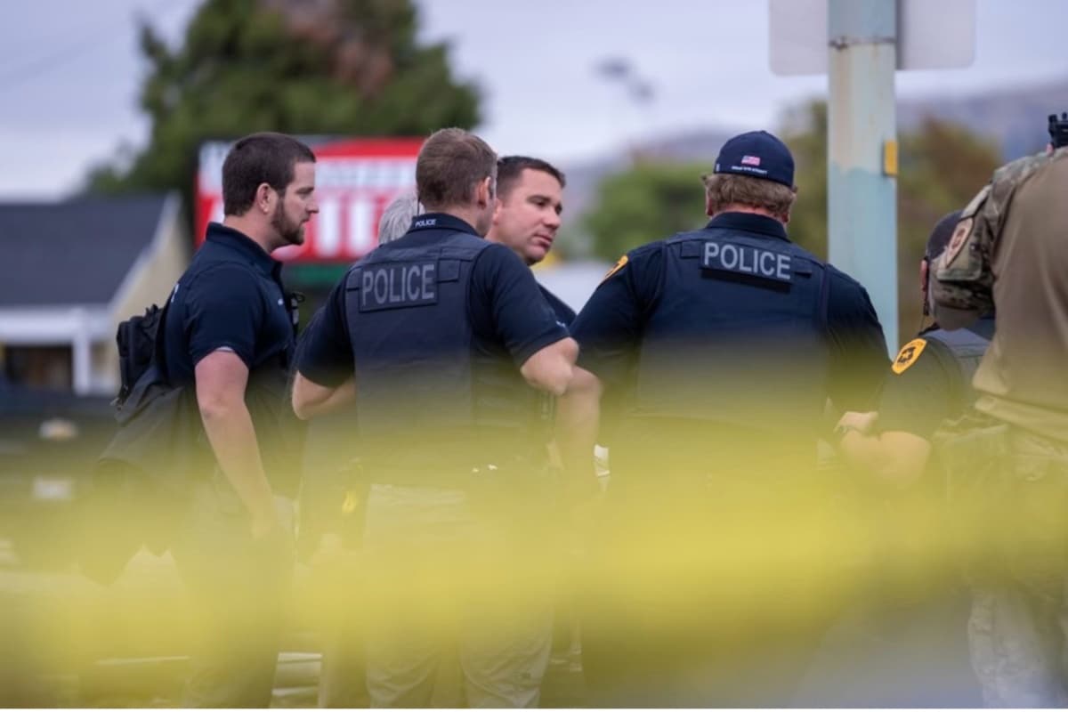 Oficiales de la policía de Salt Lake City vieron una motocicleta reportada como robada que estaba parada en el Main Street Motel, ubicado cerca de 1500 South Main Street. Revisaron el video de vigilancia que mostraba al sospechoso entrando a una habitación.