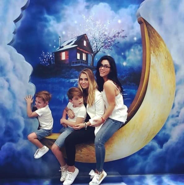 "Aprendí a decir que necesito ayuda, después aprendí que mi cuerpo habla, da señales. Es algo con lo que luchas todos los días, como el alcohólico.
<b>Solo por hoy</b>", finalizó.