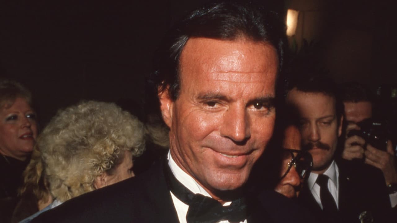 España reacciona a las acusaciones de agresión sexual contra Julio Iglesias