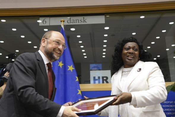 Con un "¡Libertad para el pueblo de Cuba!" acabó su discurso ante la Eurocámara, entre aplausos de los eurodiputados. En una rueda de prensa posterior, Soler afirmó que en "Cuba realmente nada ha cambiado" y que lo que hay son "cambios cosméticos que no van a resolver las necesidades del pueblo cubano". "Estamos aquí porque hemos podido salir (...), pero la realidad es que el Gobierno cubano está aprovechando para sacar un vídeo para desacreditar a las Damas de Blanco; es una forma de decir 'te doy, pero también te quito'", declaró.