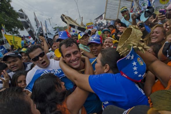 El presidente venezolano, Hugo Chávez, y el candidato de la oposición a la Presidencia de Venezuela, Henrique Capriles, echan el resto multiplicando sus actos a falta de tres días para que se acabe la campaña electoral en busca de los votos que les permitan ganar en las urnas el próximo domingo.