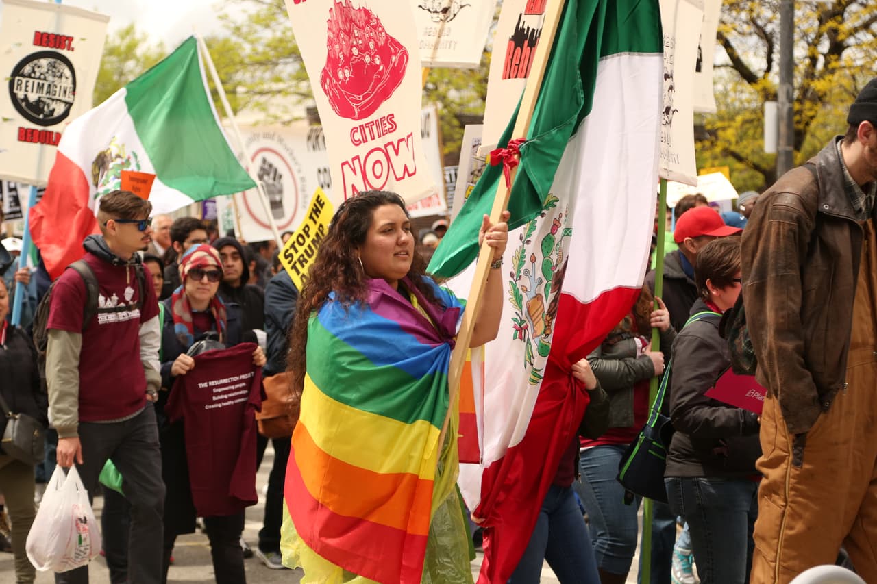 También lanzaron consignas a favor de los derechos de la comunidad LGBT, entre muchos otros temas.