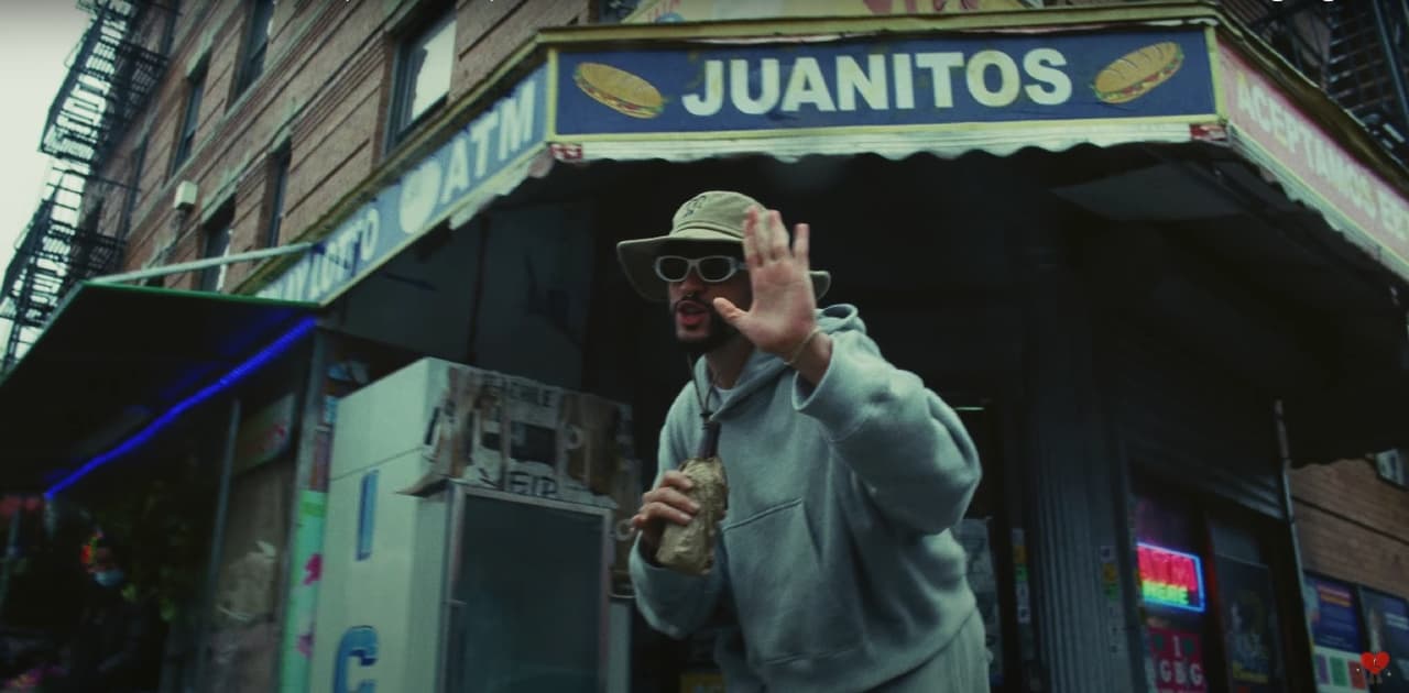Bad Bunny en el video musical de 'Tití me preguntó'