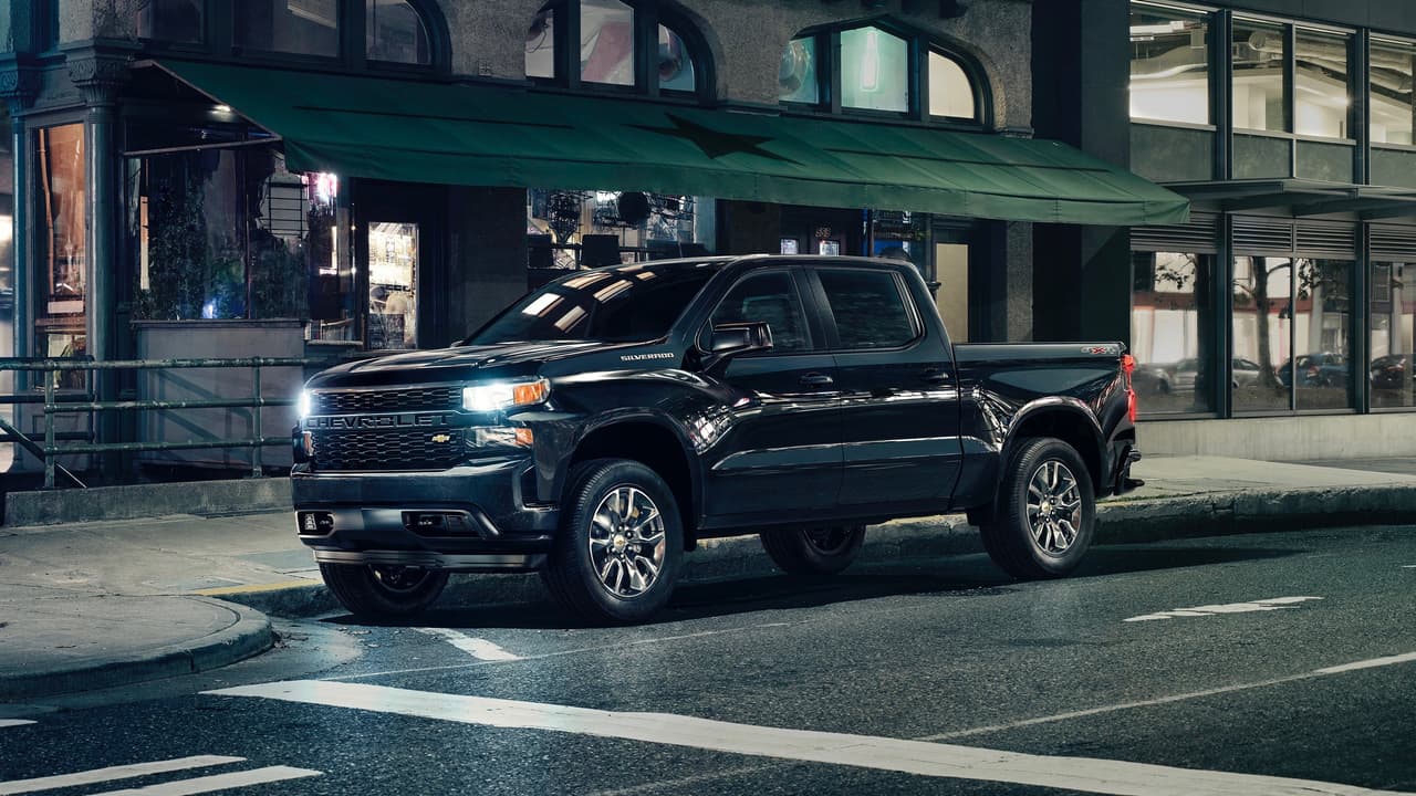 La elegante
<b>Chevrolet Silverado RST 2019</b> es una elegante camioneta para los guerreros urbanos.