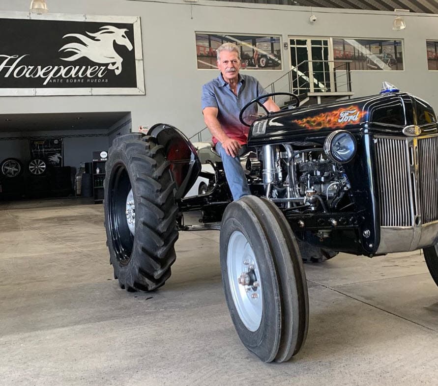 "
<b><a href="https://www.univision.com/famosos/de-los-foros-al-taller-mecanico-sergio-goyri-tiene-un-plan-b-para-cuando-no-hay-trabajo-en-la-actuacion-fotos" target="_blank">Lo que tengo es un taller </a></b>donde reparamos carros clásicos y 'foodtrucks' y todo este tipo de cosas", platicó.