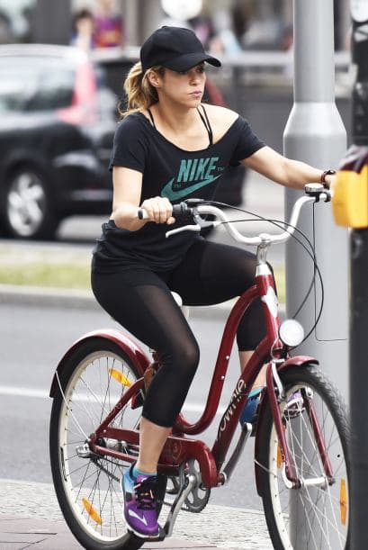 No sólo se da tiempo para su carrera como cantante y esposa.