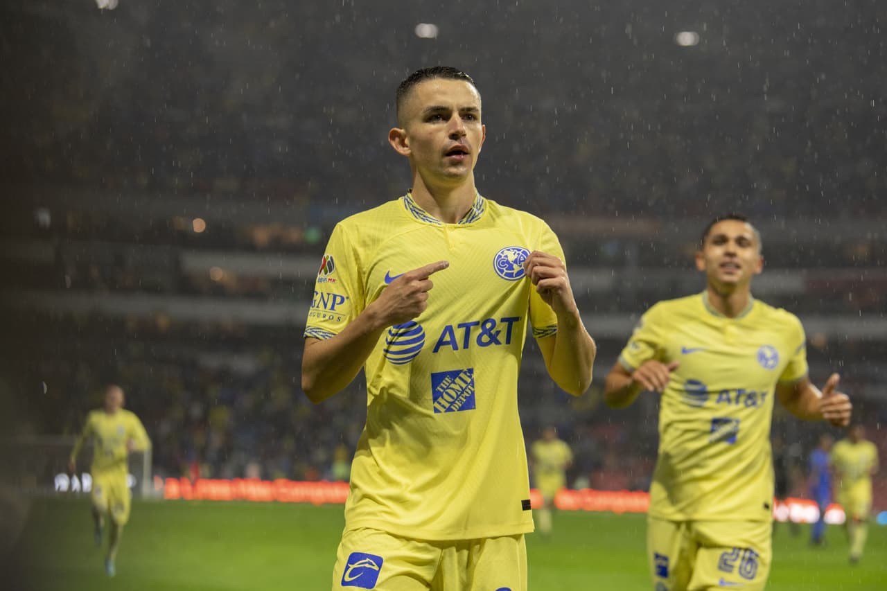 Las Águilas del 'Tano' Ortíz se dieron un festín en la cancha del Estadio Azteca luego de golear 7-0, con siete anotadores diferentes, a un Cruz Azul que está muy cerca del abismo y con un DT que tiene las horas contadas.