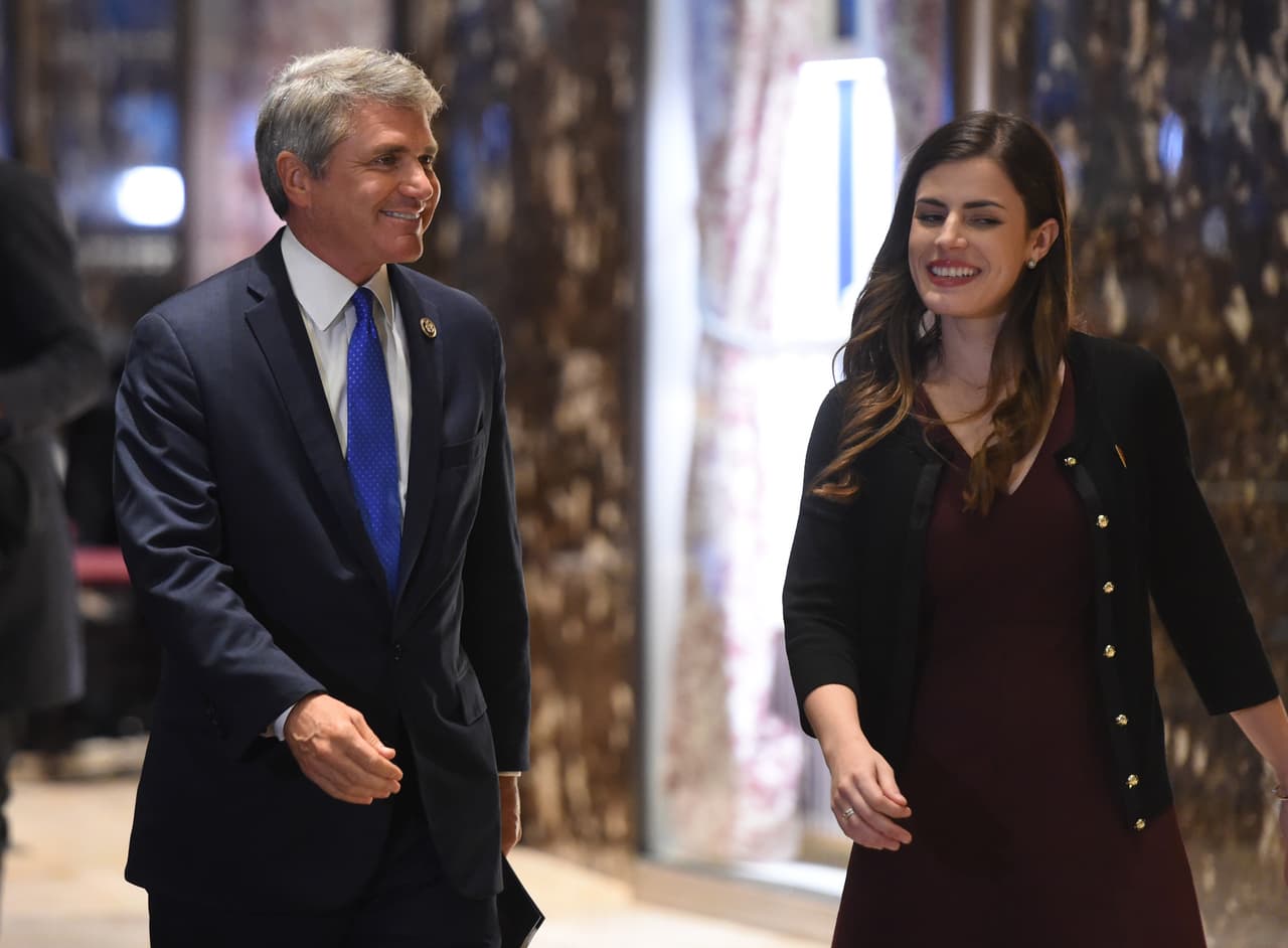Madeleine Westerhout junto al congresista por Texas, Michael McCaul.