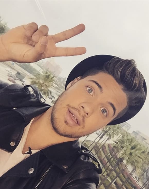 'En vivo desde #LA ya vamos con @despiertaamericatv Have a great monday!', deseó William. (Junio 1, 2015)