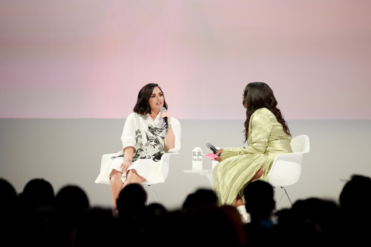 "Lo que veo en el espejo [es] alguien que ha superado mucho. 
<b>He pasado por muchas cosas y realmente veo un luchador</b>. No veo un ganador del campeonato, pero veo un luchador y alguien que continuará luchando sin importar lo que se les presente", dijo en la plática, donde hubo público presente.