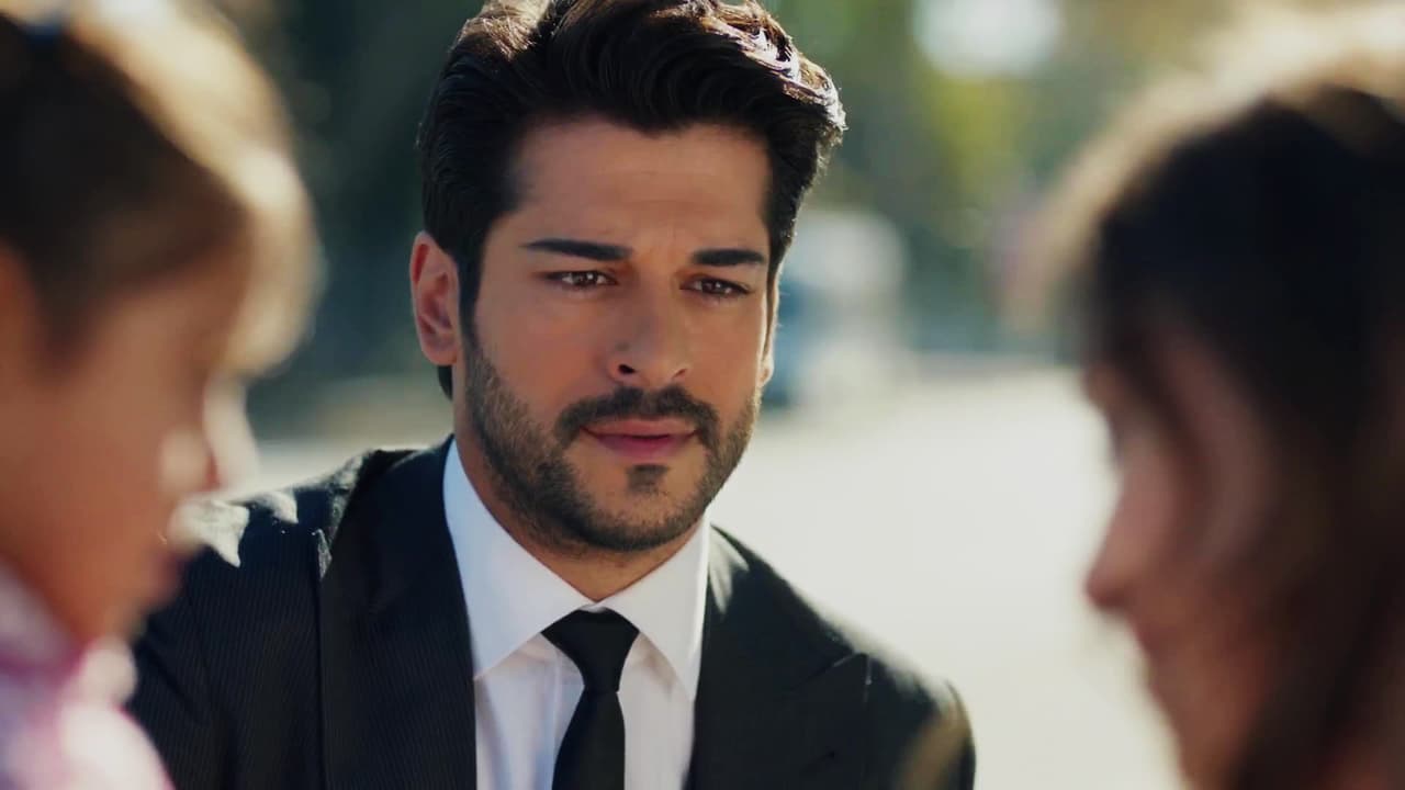 Este actor turco se ha ganado millones de fanáticas por todo el mundo gracias a esta telenovela, disponible en dos temporadas.