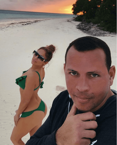 Aunque no han fijado fecha para contraer nupcias, nunca dejan de lucir enamorados. A-Rod y JLo, nominada este 2019 a cuatro Premios Juventud, también son una pareja súper moderna que ha dado el ejemplo de cómo mantener una excelente relación con sus respectivos ex.