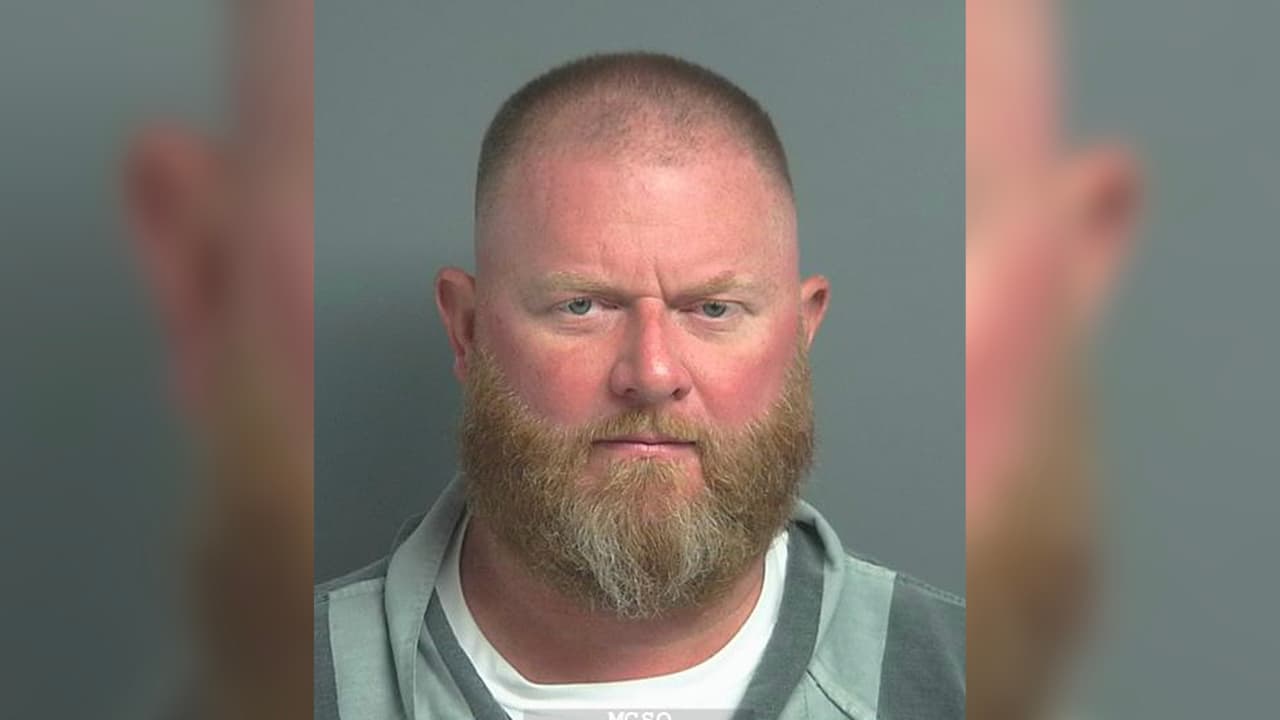 Rickey Ray Thompson, 45 años. Está acusado de reincidir en conducir bajo los efectos del alcohol. Su última dirección conocida es en la calle Lamesa Drive, en Conroe, Texas.