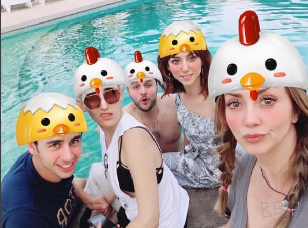 Con el filtro de pollitos y patitos lucen muy divertidos.