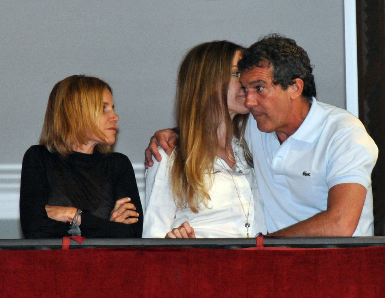 Se ven muy enamorados.