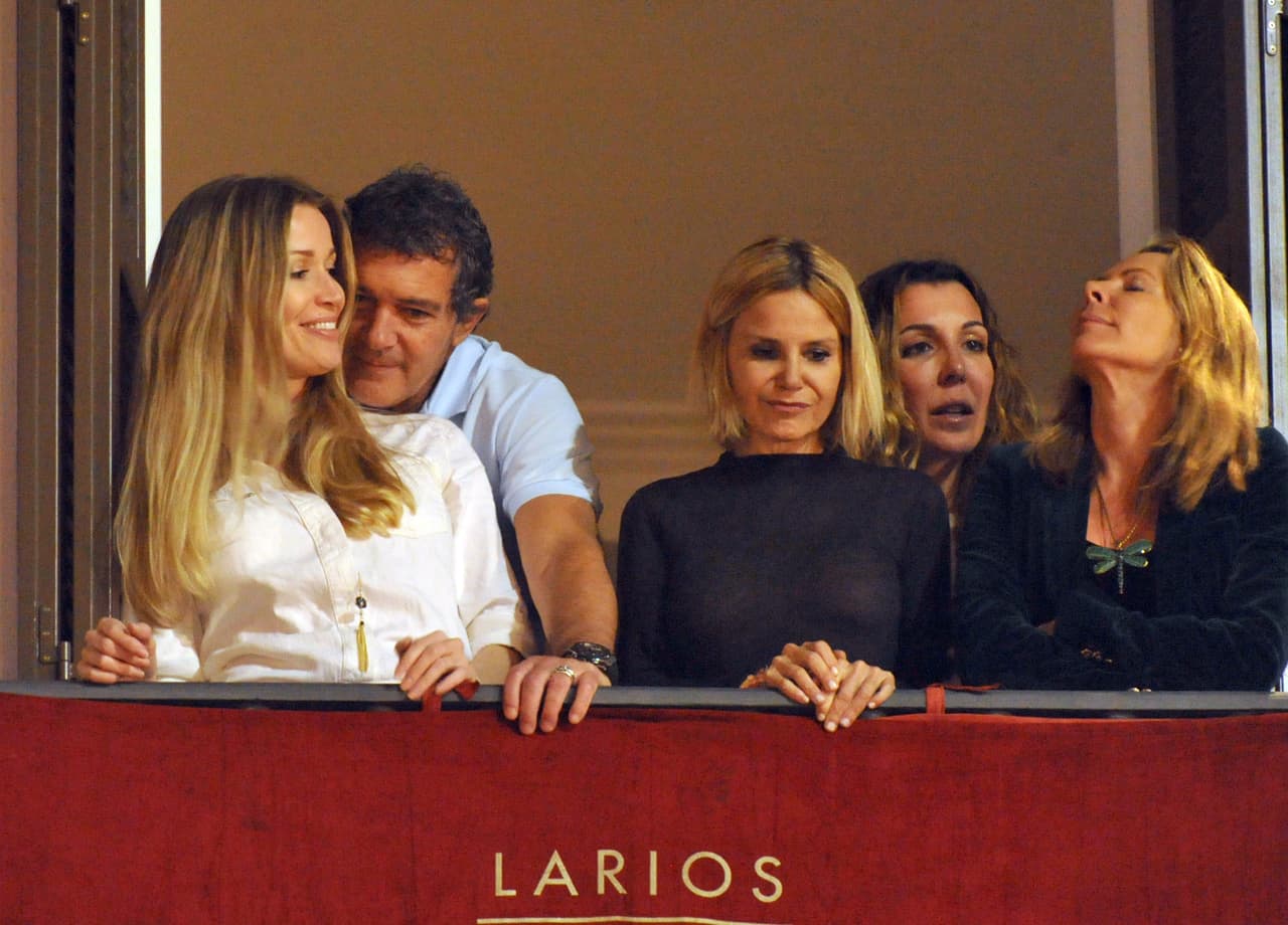 Antonio se vuelve loco con su mujer.