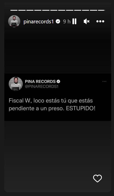 "Loco estás tú que estás pendiente a un preso, 
<b>¡estúpido!</b>", escribió Pina. 
<br>