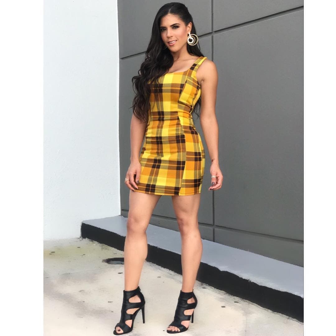 El origen de este estampado a cuadros se concentra en el tradicional traje escocés sobre tela de lana, un tejido que en los días más fríos de la temporada será la mejor opción.