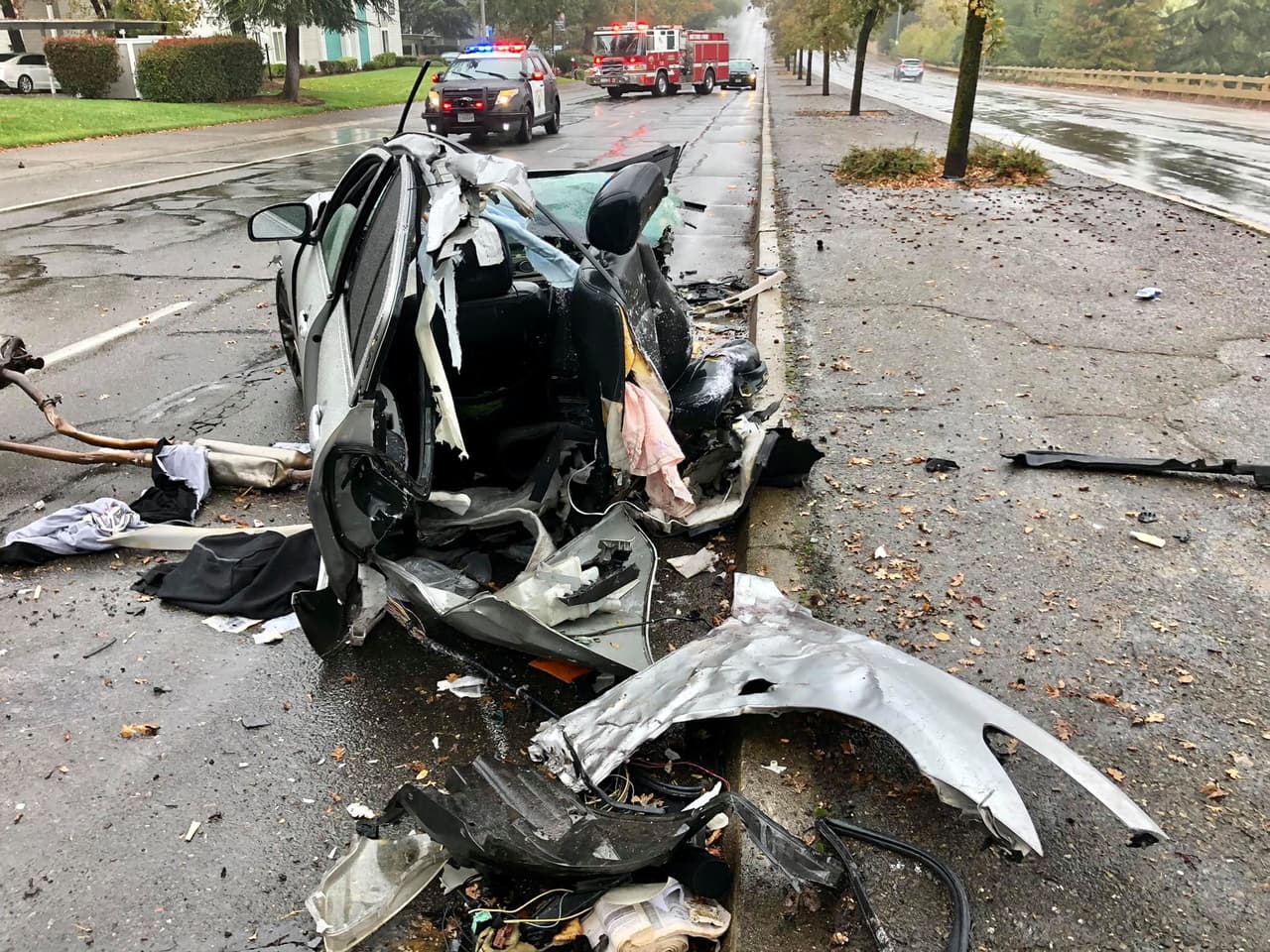 Un hombre sobrevivió a un 
<a href="https://www.facebook.com/1729316893978230/posts/3222265941349977" target="_blank">choque en el que su automóvil se partió en dos</a> en el área de Fair Oaks la mañana del 9 de noviembre.
<br>