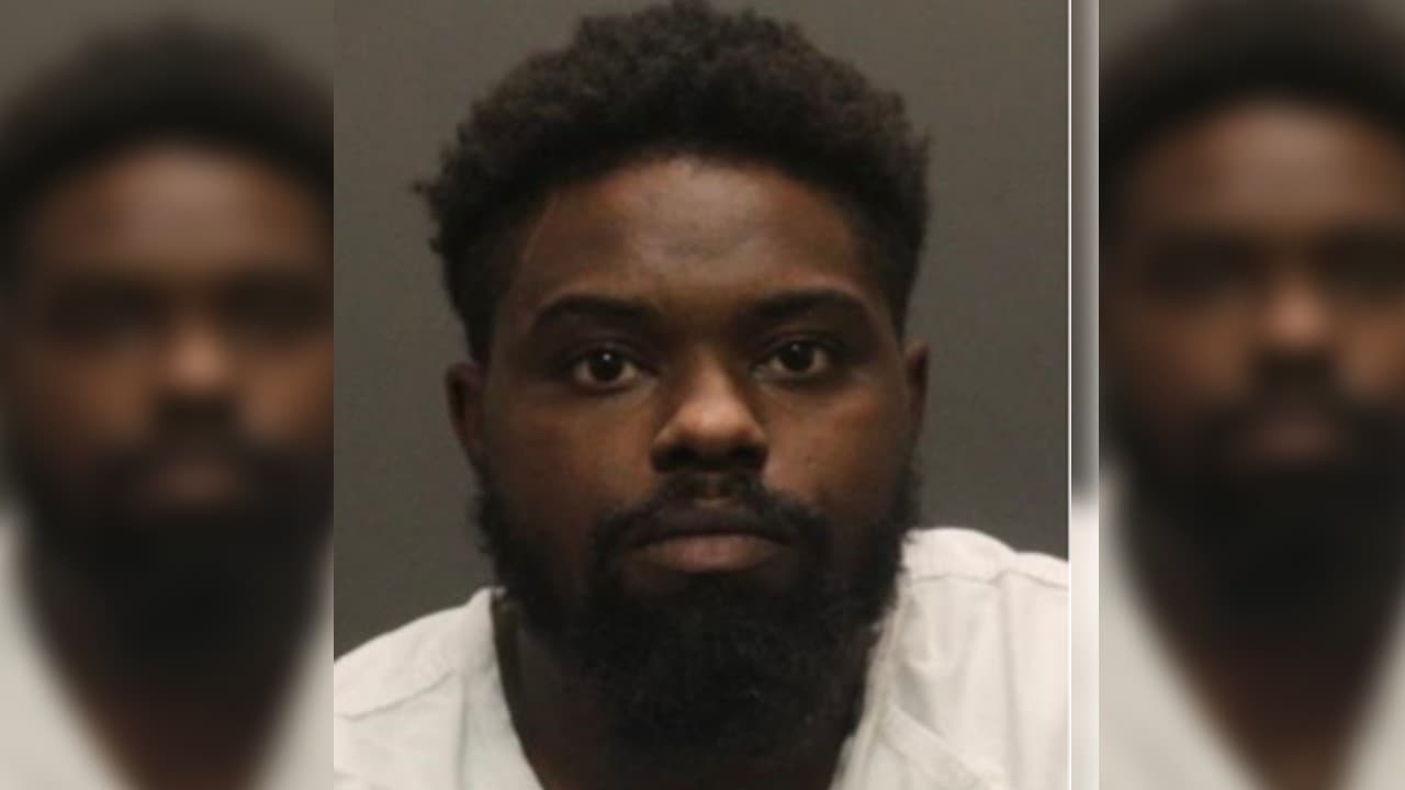 La noche del 15 de abril la policía acudió a un llamado de alerta por un tiroteo cerca de la avenida North Stone y al no encontrar víctimas o sospechosos, los oficiales visitaron el Centro Médico de la Universidad de Banner, donde Marcell Reddick, fue declarado muerto por el tiroteo. En foto, Daruis Lamonte Barrett, uno de los presuntos responsables.