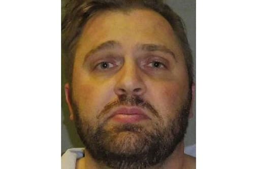 Autoridades arrestan en Colorado a un hombre texano por presuntamente asesinar a su esposa e hijo