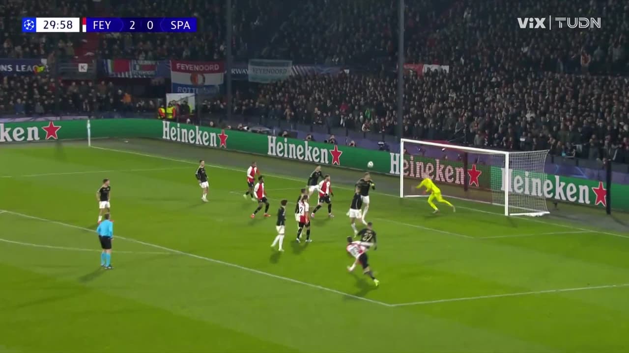 ¡Golazo de Moussa! Feyenoord está goleando en casa