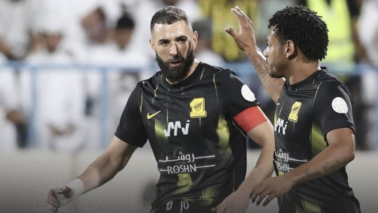 Karim Benzema hace su tercer gol con Al-Ittihad en Liga con la rodilla