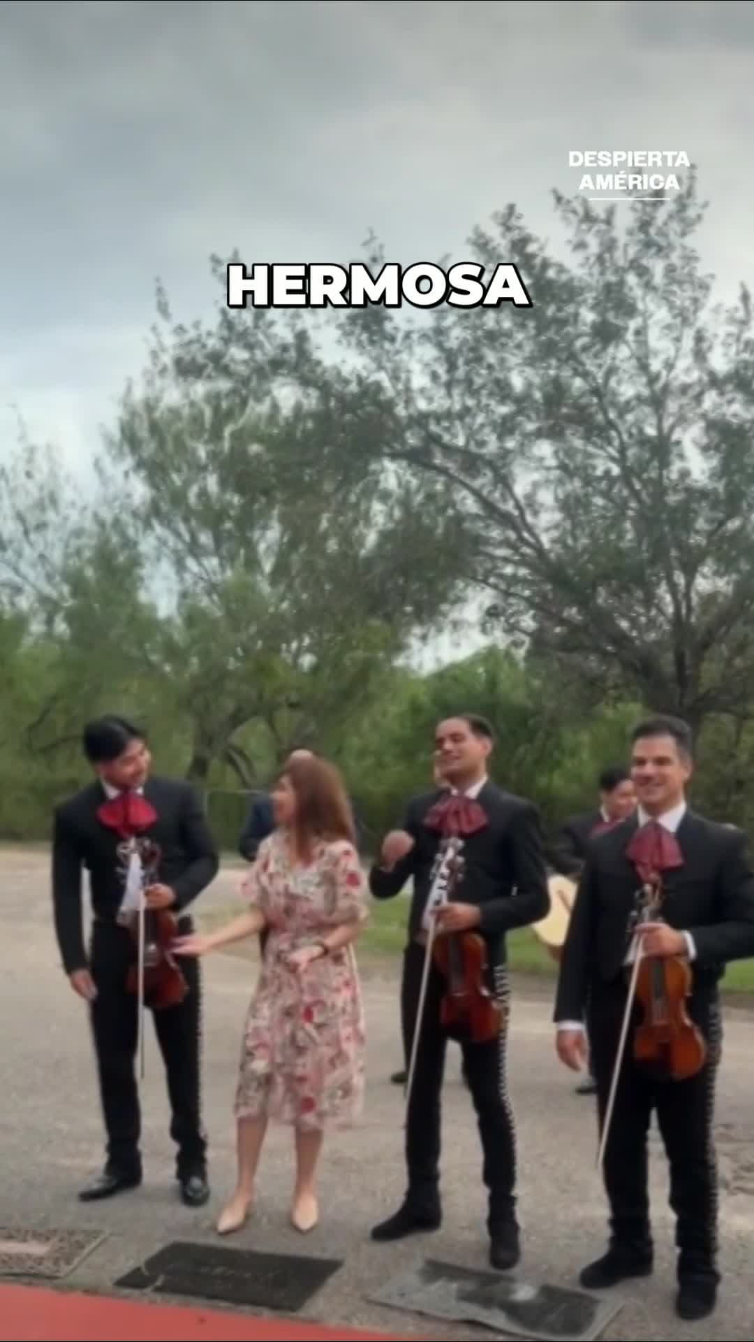 Gloria Trevi sorprende a su mamá con mariachi en su cumpleaños