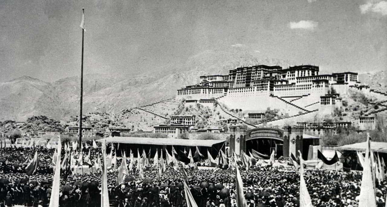 <b>Puesto 9. Terremoto Assam, magnitud de 8.6. Al este de los himalayas, Tibet, agosto de 1950.</b> El sismo, producido por una colisión continental, produjo la muerte de aproximadamente 4,800 personas. Es el único de los 20 terremotos más fuertes ocurrido fuera del anillo fuego.