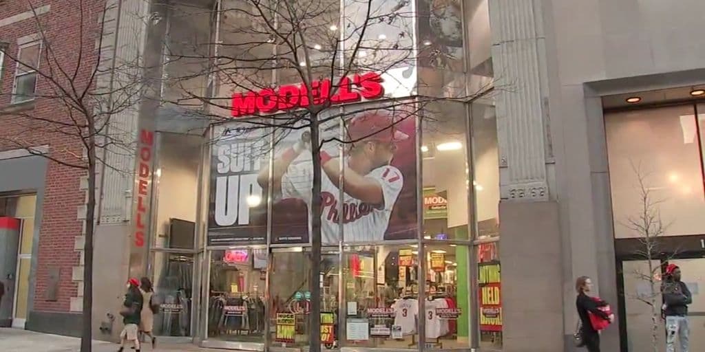 La ubicación de Modell's Center City permanecerá abierta en medio de informes de 2 docenas de cierres