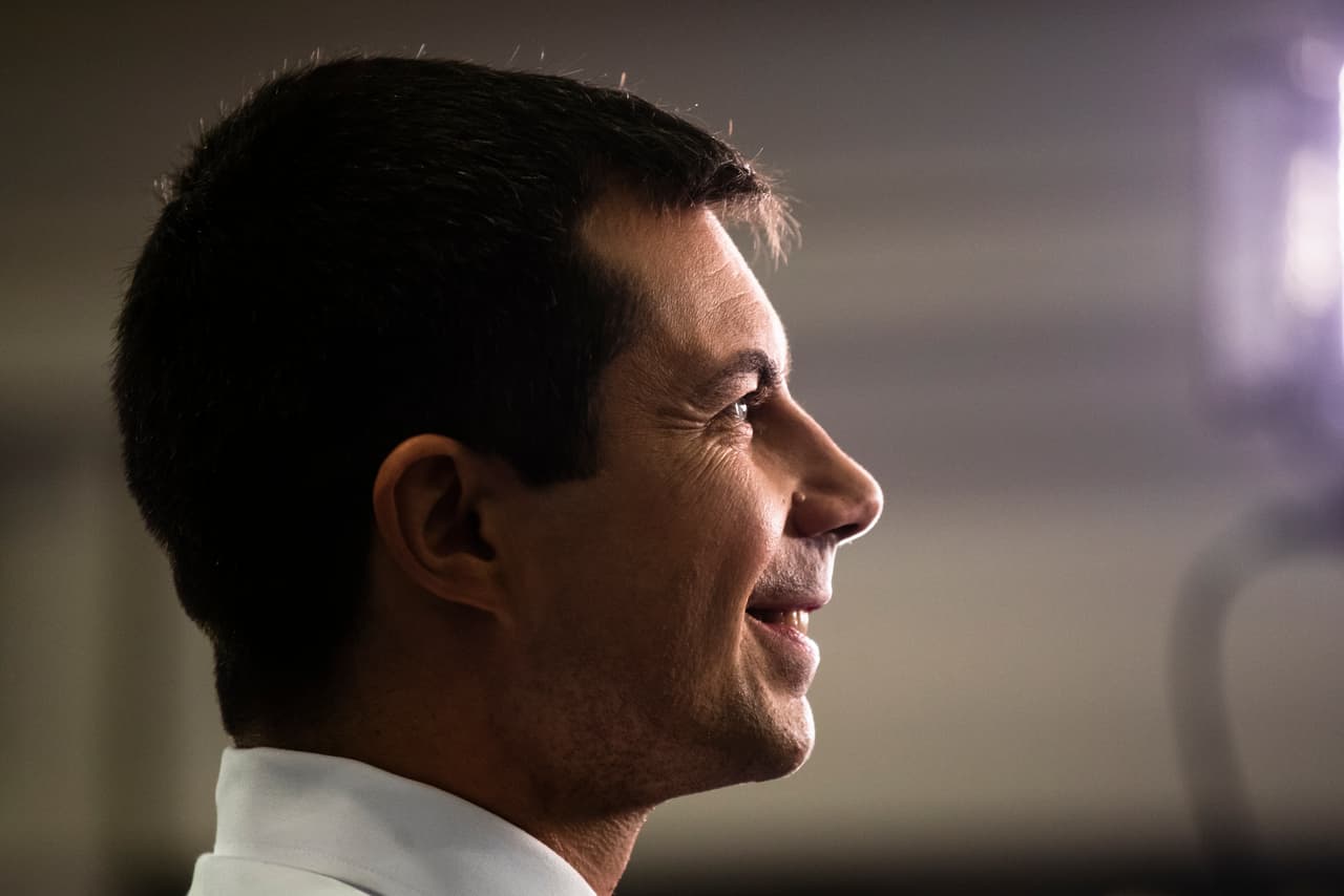 El exalcalde de South Bend, Pete Buttigieg, confrontó a Sanders sobre varios temas: el de su postura ideológica fue uno de ellos.