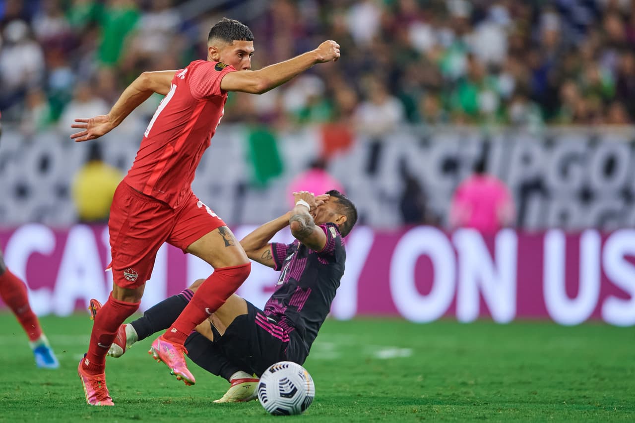 Orbelín pineda (45+2) y Héctor Herrera (90+8) se encargan de anotar en el sufrido triunfo de México 2-1 sobre a Canadá.