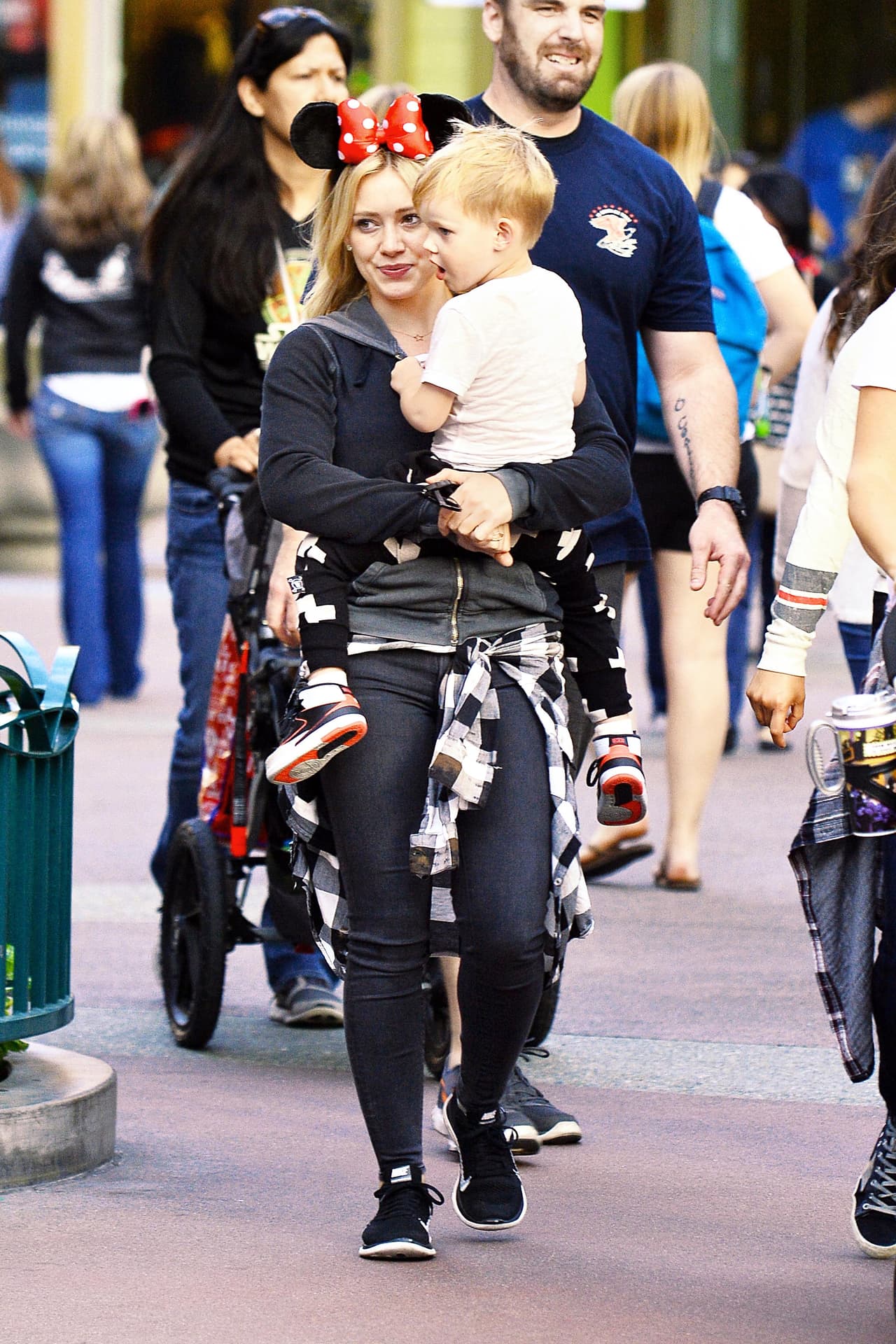 La exestrella de Disney se casó en agosto de 2010 con Mike Comrie.