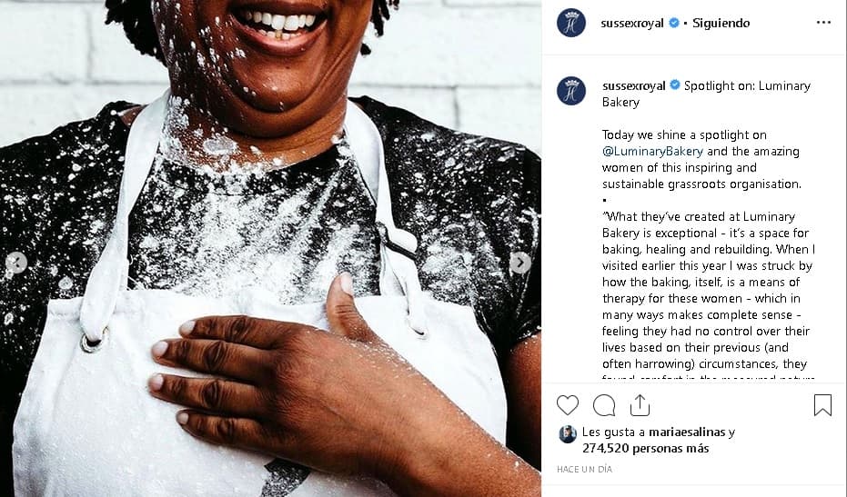 El texto que acompaña las fotos también incluyó una cita textual de Meghan quien destacó el desempeño de las mujeres que trabajan en ese lugar: "Cuando lo visité a principios de este año, me llamó la atención cómo el horneado en sí mismo es un medio de terapia para estas mujeres, lo que en distintas formas tiene mucho sentido, ya que sienten que no tenían control sobre sus vidas en función de sus experiencias previas (y a menudo desgarradoras)", escribió la duquesa.
<br>