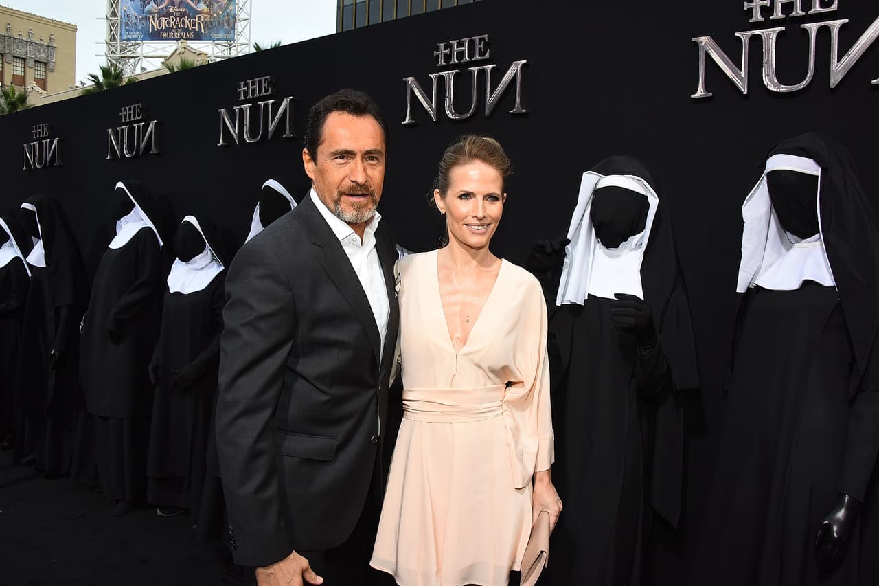 En la parte académica, Sherk también cursó una maestría en psicología profunda en Graduate Institute.