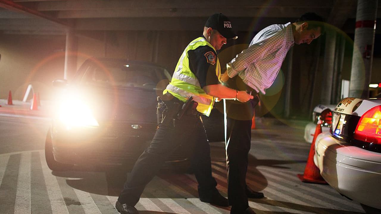 Conducir bajo influencia de alcohol te podría costar $17,000 dólares 