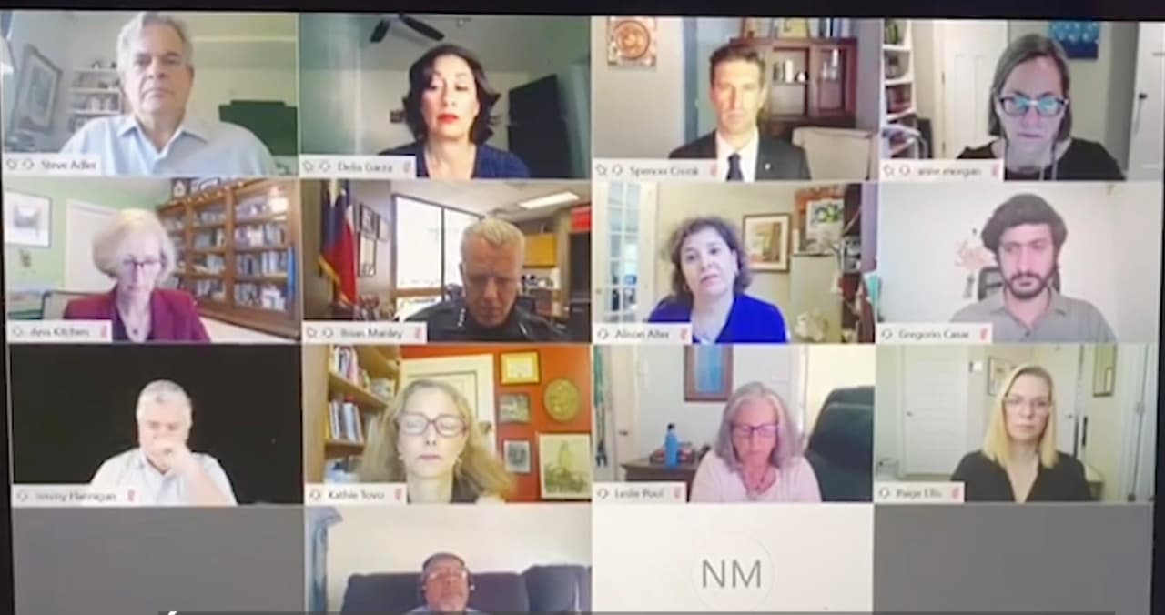 Hombre suplica ayuda en una reunión de Zoom para su hermano de 16 años herido en una protesta