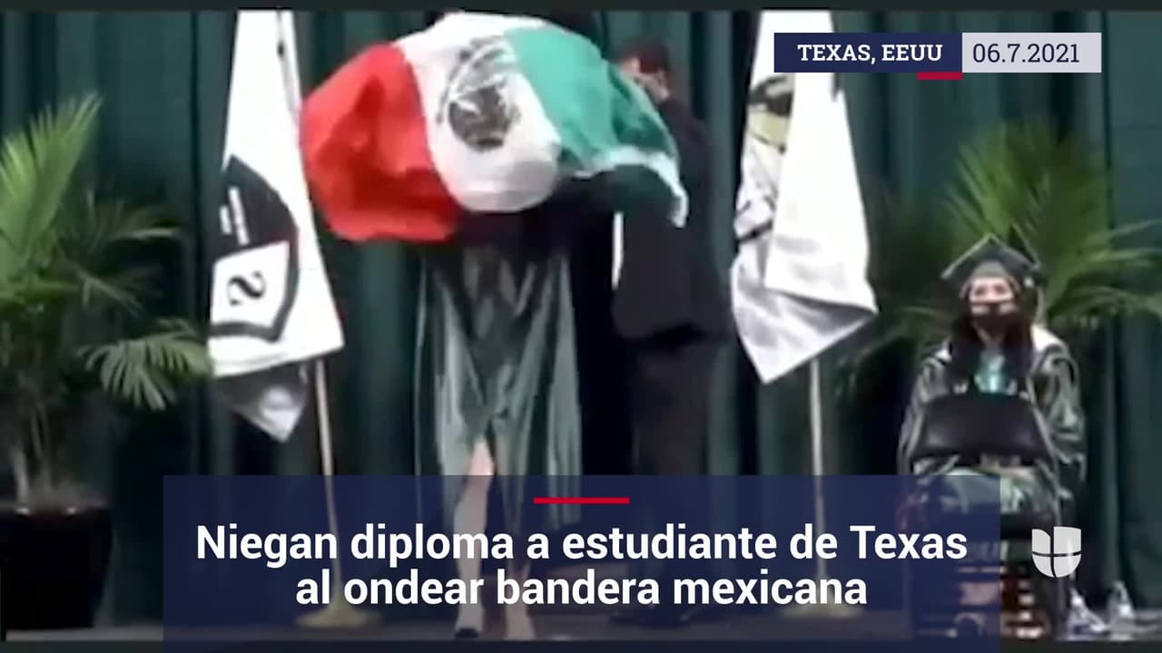 Niegan diploma a estudiante en Texas y la sacan de los actos de graduación por ondear bandera mexicana