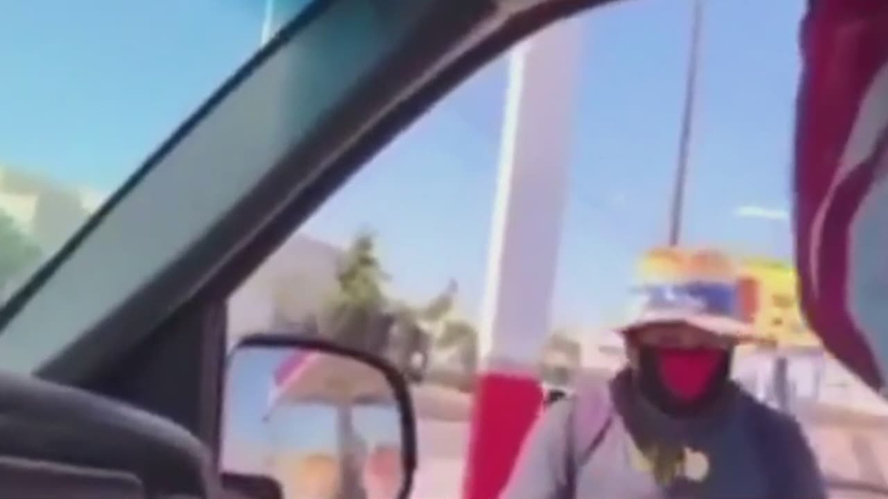  "Despreciable": así califican el ataque con huevo a vendedor ambulante en Los Ángeles